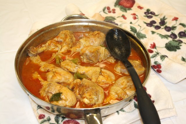 polloguisadostewedchickenwithtomatosauce.jpg